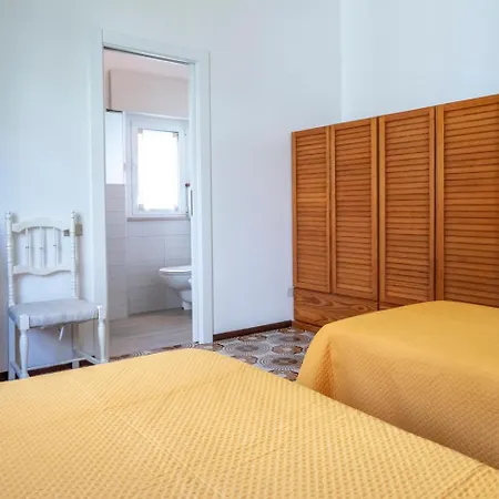 דירה S303 - Sirolo, Ampio Trilocale In Zona Tranquilla סירולו