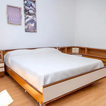 S303 - Sirolo, Ampio Trilocale In Zona Tranquilla *