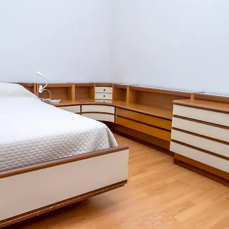 S303 - Sirolo, Ampio Trilocale In Zona Tranquilla סירולו