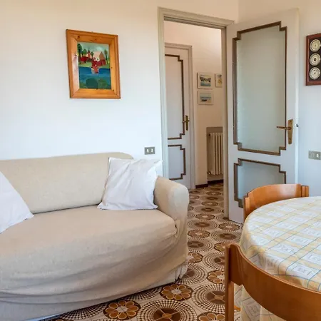 S303 - Sirolo, Ampio Trilocale In Zona Tranquilla