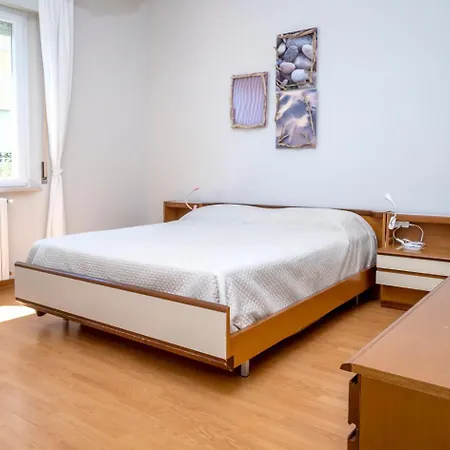 דירה S303 - Sirolo, Ampio Trilocale In Zona Tranquilla סירולו