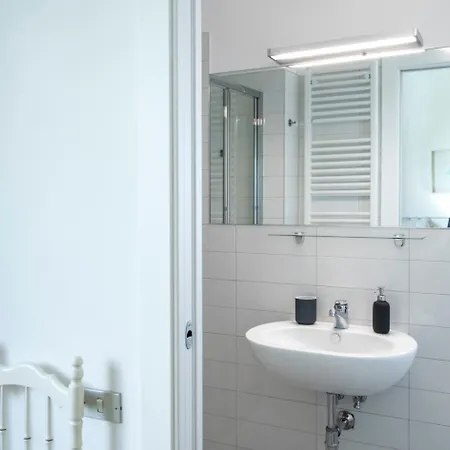 S303 - Sirolo, Ampio Trilocale In Zona Tranquilla 아파트