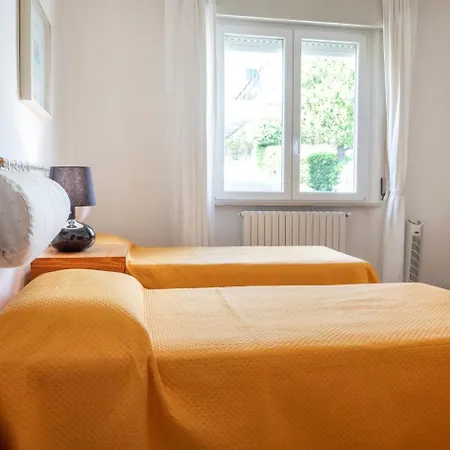 S303 - Sirolo, Ampio Trilocale In Zona Tranquilla 아파트