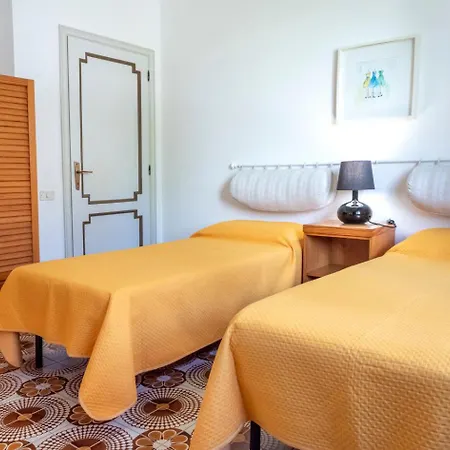S303 - Sirolo, Ampio Trilocale In Zona Tranquilla 아파트