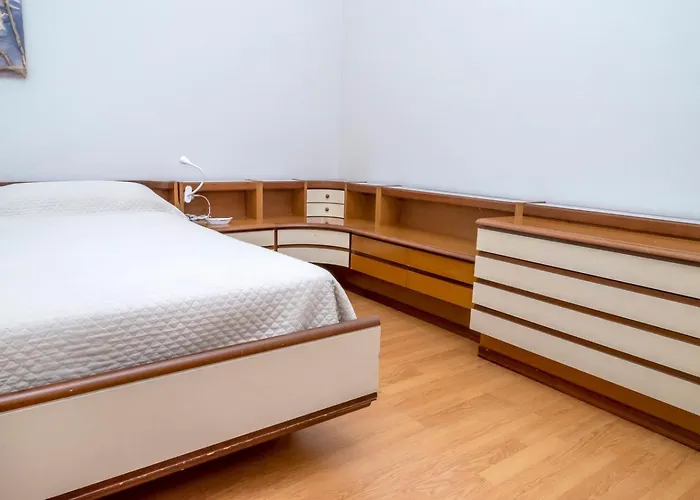 S303 - Sirolo, Ampio Trilocale In Zona Tranquilla Сироло