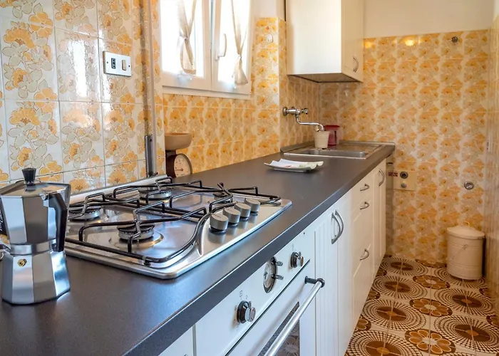 S303 - Sirolo, Ampio Trilocale In Zona Tranquilla *